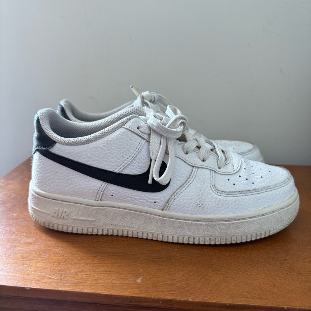 Air FORCE 1 STAR WHITE/ BLACK SIZE 5.5Y CT3839-100 Women’s 7